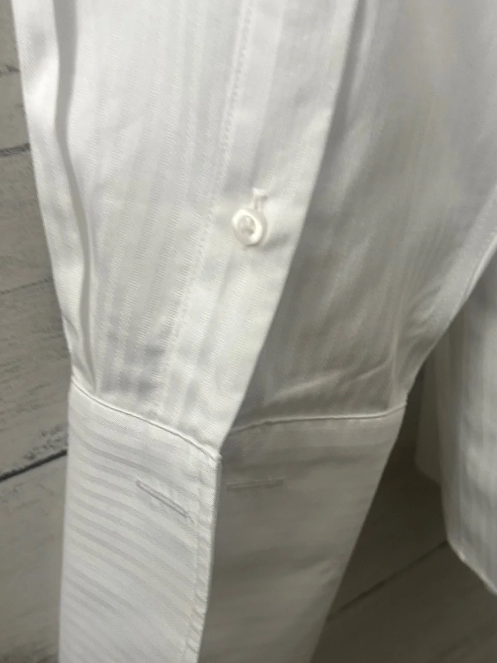 Daniel Cremieux Men’s White Long Sleeve Button Up Shirt Subtle Stripes Sz 17/35